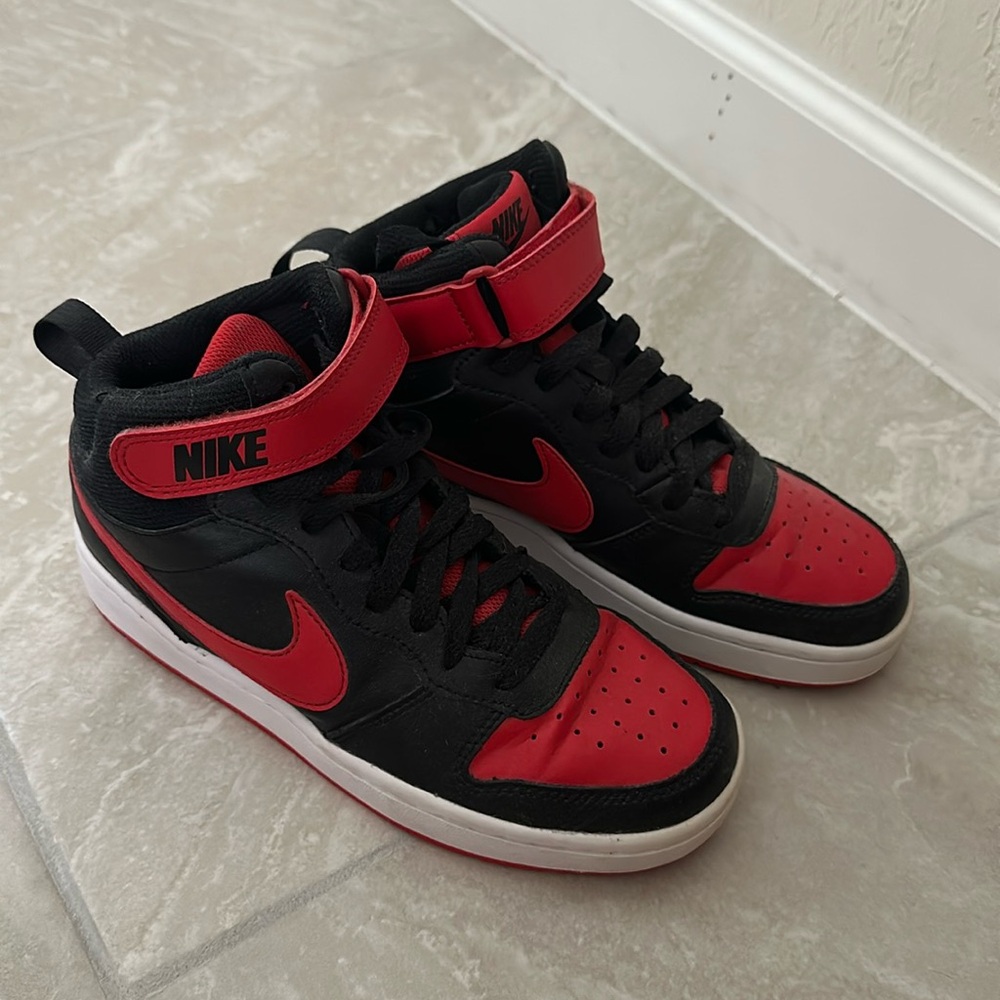 nike original shoe, size 5